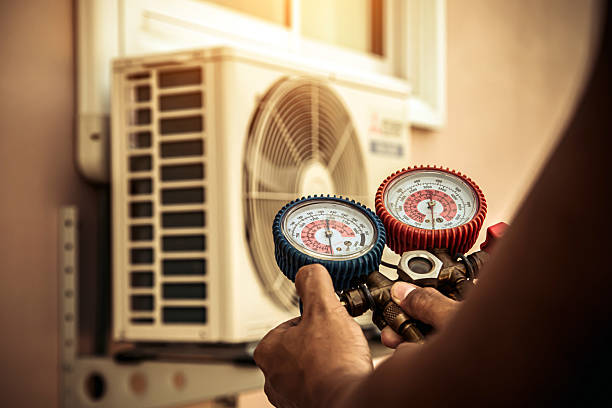 Professional Hvac Installation technician working in Coconut Creek, FL